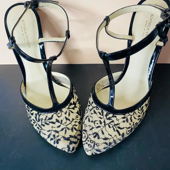 Bottega Veneta Black & Beige Lace “Perfect T” Strap Pointed Toe Pumps. Auth. - Picture 8 of 17